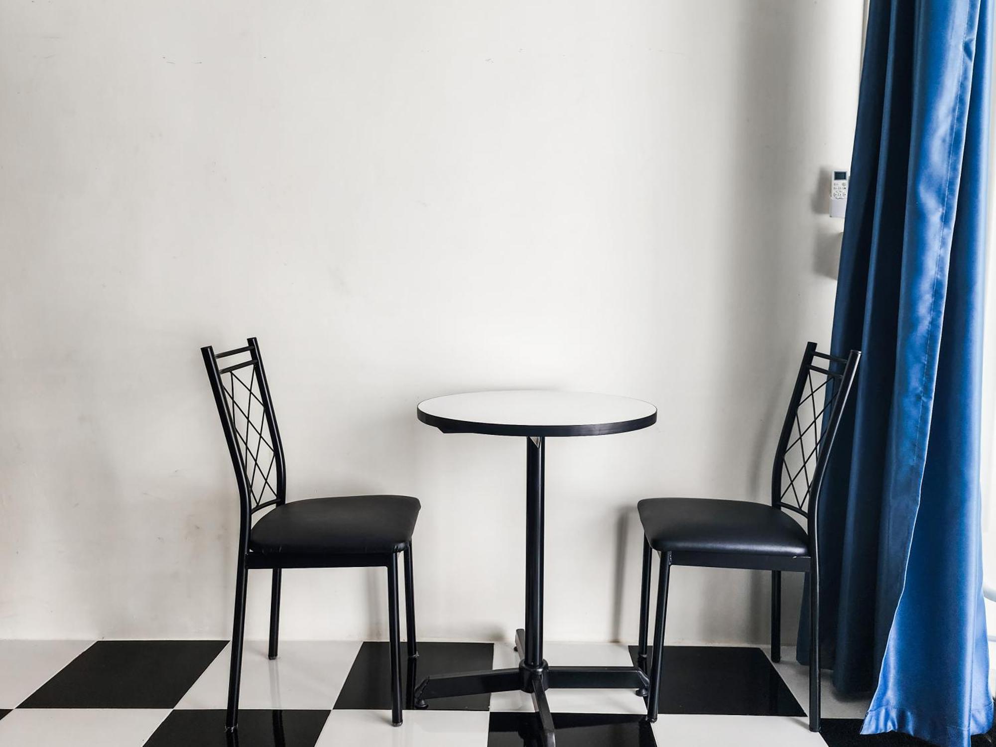 Noir Cafe And Hostel Chinatown Банкок Екстериор снимка