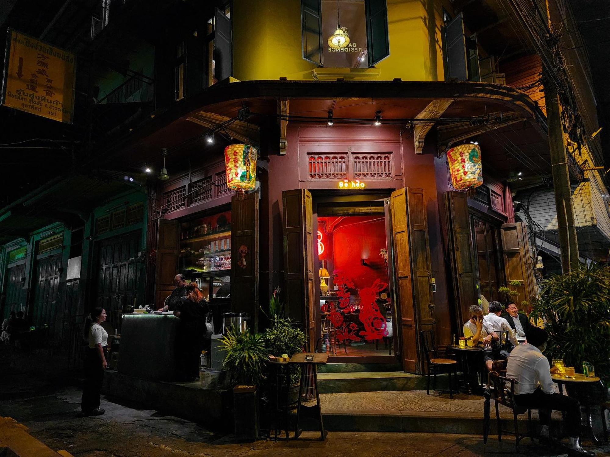 Noir Cafe And Hostel Chinatown Банкок Екстериор снимка